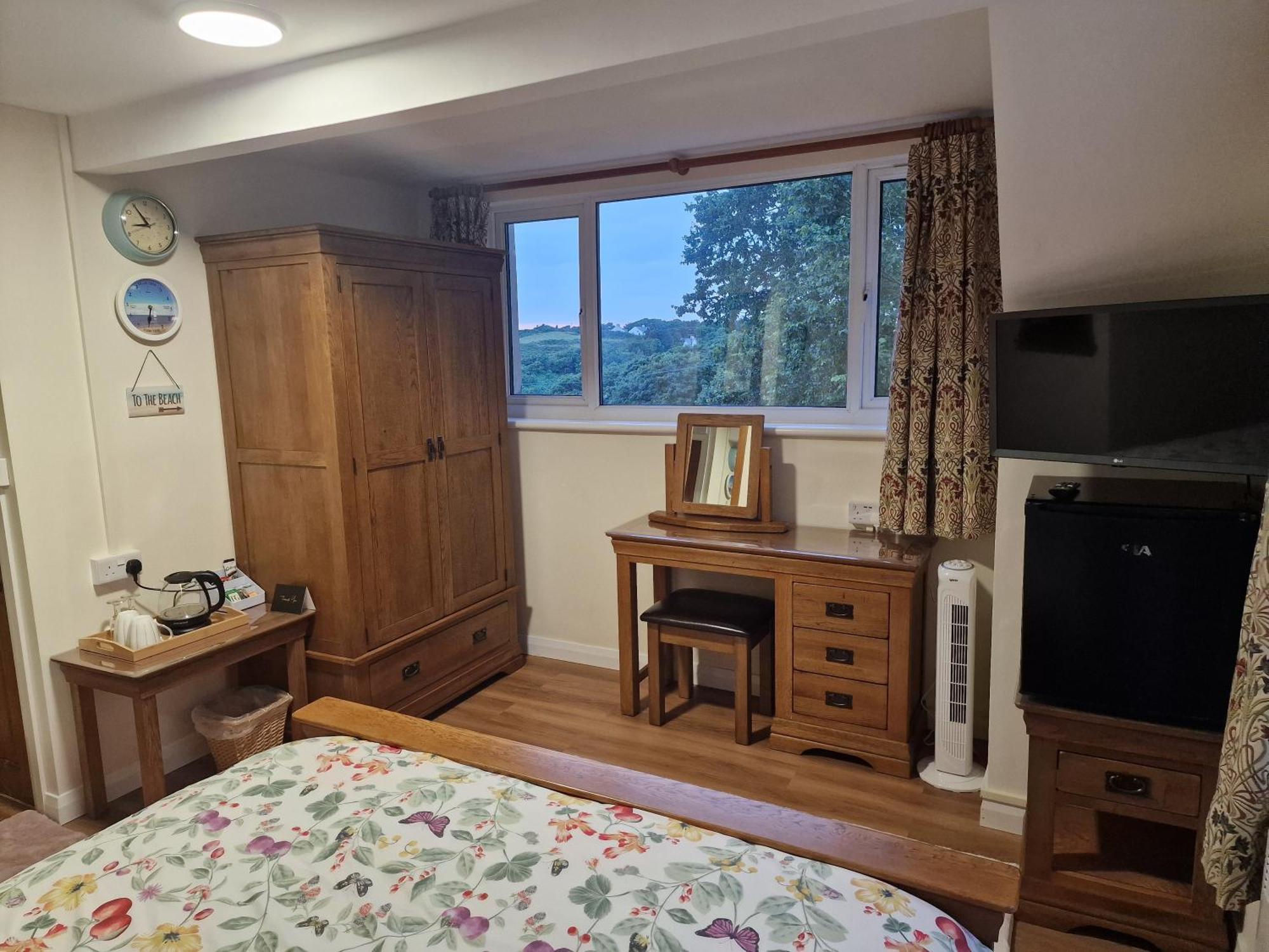 Woodvale Bungalow Little Haven Екстер'єр фото